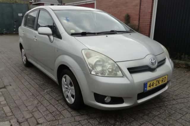 Toyota Verso (2008) thumbnail 3