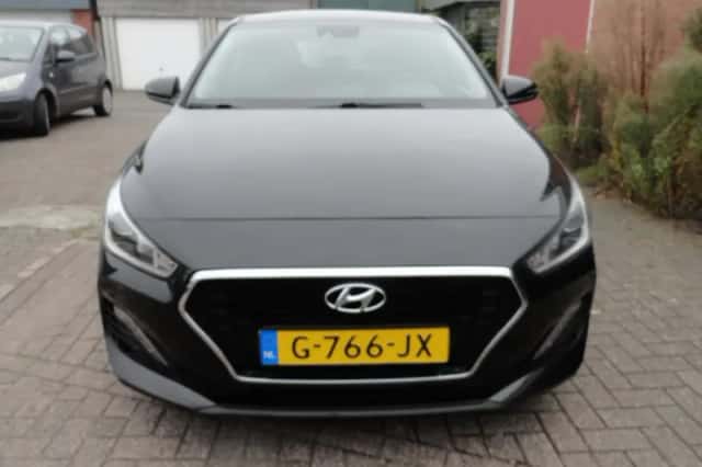 Hyundai i30 (2019) thumbnail 4