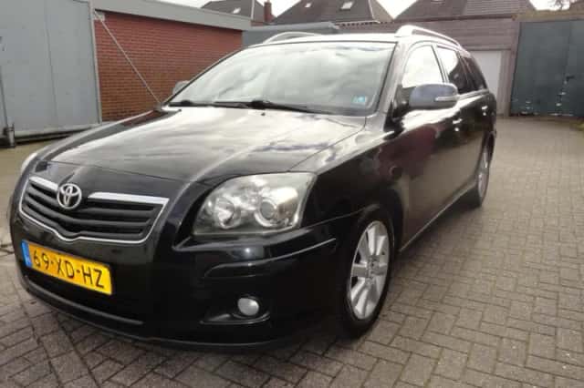 Toyota Avensis (2007) thumbnail 2