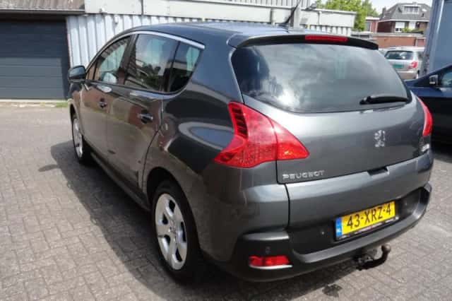 Peugeot 3008 (2012) thumbnail 6