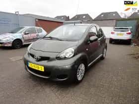 Toyota Aygo (2009) thumbnail 1