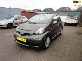 Toyota Aygo (2009) thumbnail 2