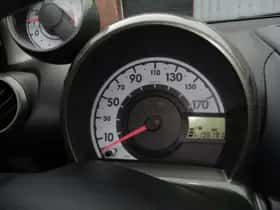 Toyota Aygo (2009) thumbnail 15
