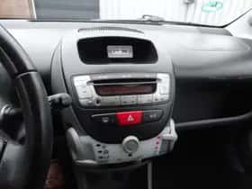 Toyota Aygo (2009) thumbnail 16