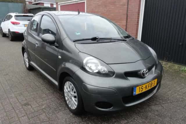 Toyota Aygo (2009) thumbnail 3