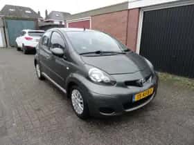 Toyota Aygo (2009) thumbnail 3