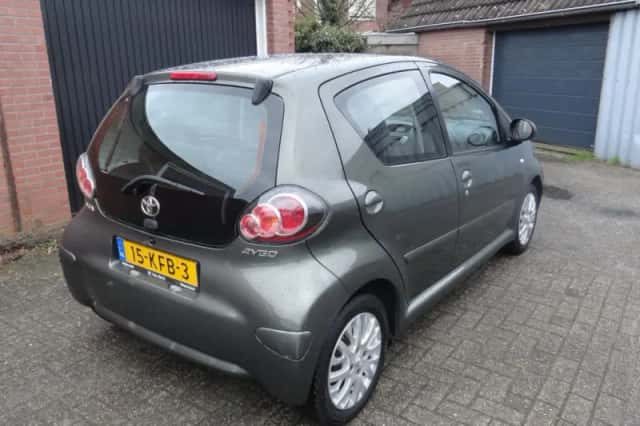 Toyota Aygo (2009) thumbnail 5