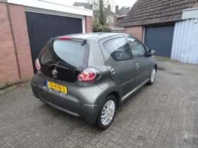 Toyota Aygo (2009) thumbnail 5
