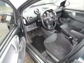 Toyota Aygo (2009) thumbnail 8