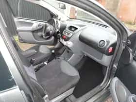Toyota Aygo (2009) thumbnail 10