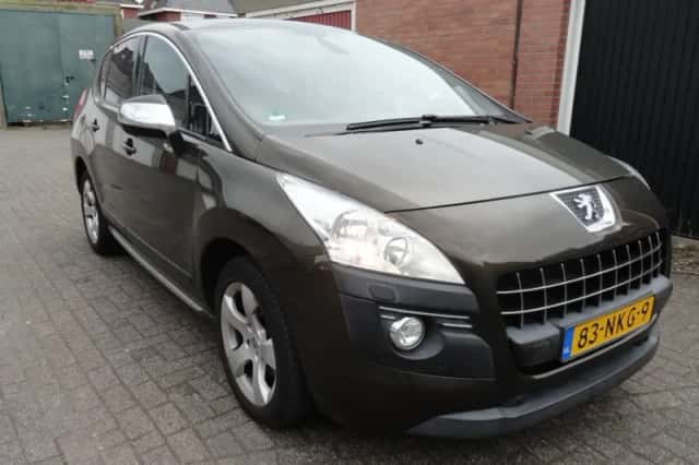 Peugeot 3008 (2010) thumbnail 3