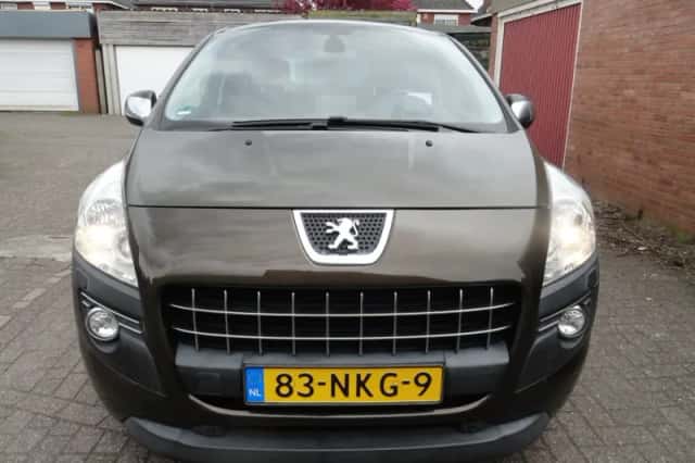 Peugeot 3008 (2010) thumbnail 4