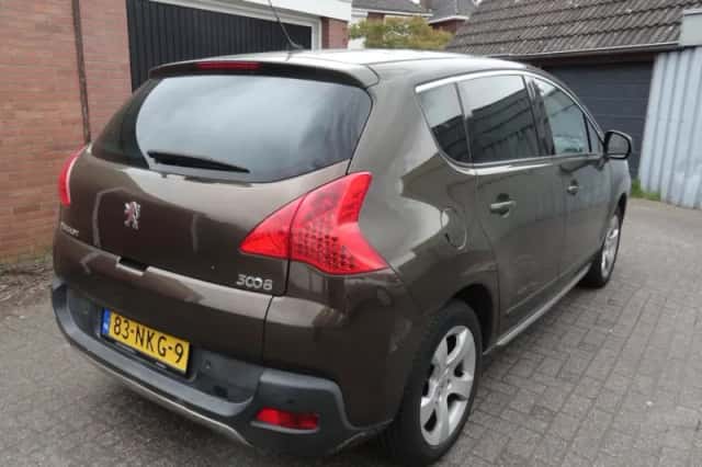 Peugeot 3008 (2010) thumbnail 5