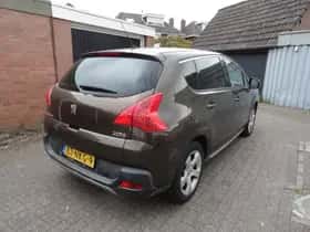 Peugeot 3008 (2010) thumbnail 5