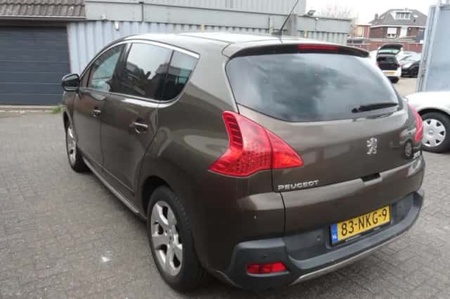 Peugeot 3008 (2010) thumbnail 6