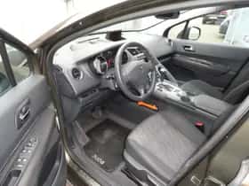 Peugeot 3008 (2010) thumbnail 8