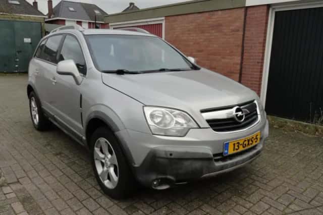 Opel Antara (2008) thumbnail 3
