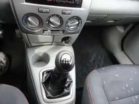 Mazda 2 (2003) thumbnail 15
