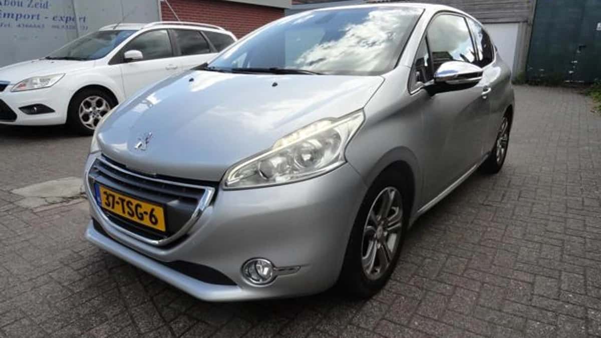 Peugeot 208 (2012) — foto 1