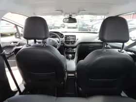 Peugeot 208 (2012) thumbnail 12