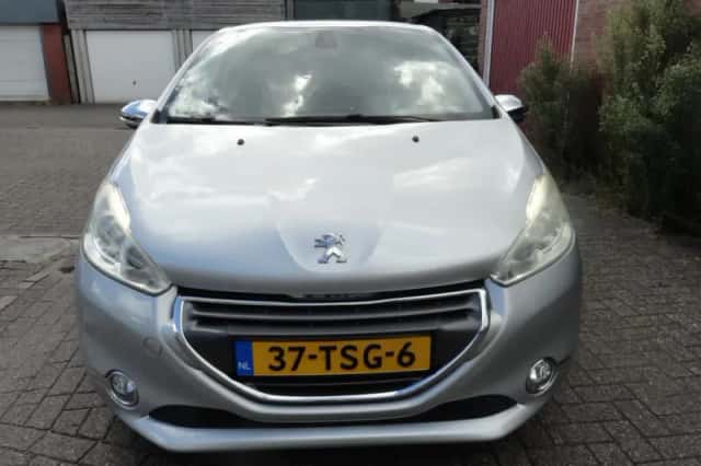 Peugeot 208 (2012) thumbnail 4