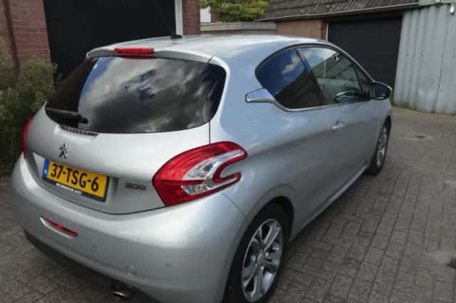 Peugeot 208 (2012) thumbnail 5