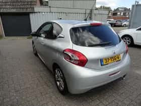 Peugeot 208 (2012) thumbnail 6
