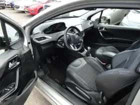Peugeot 208 (2012) thumbnail 8