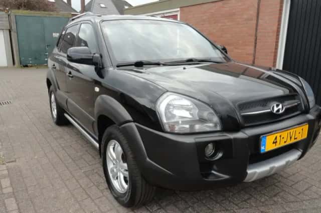 Hyundai Tucson (2009) thumbnail 3