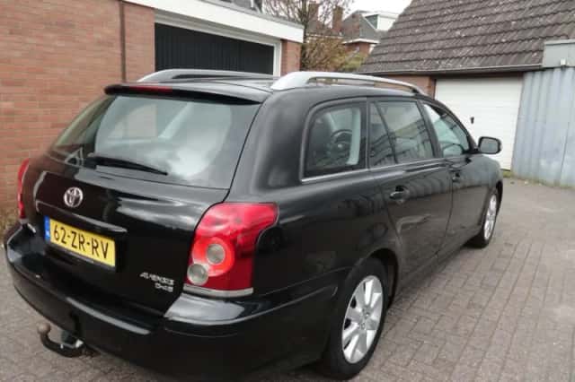 Toyota Avensis (2008) thumbnail 5