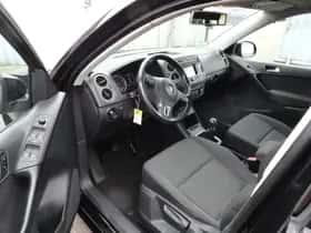 Volkswagen Tiguan (2012) thumbnail 8