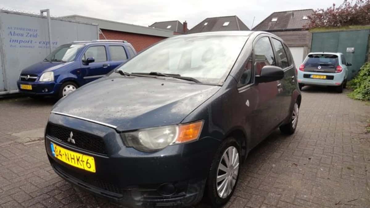 Mitsubishi Colt (2010) — foto 1