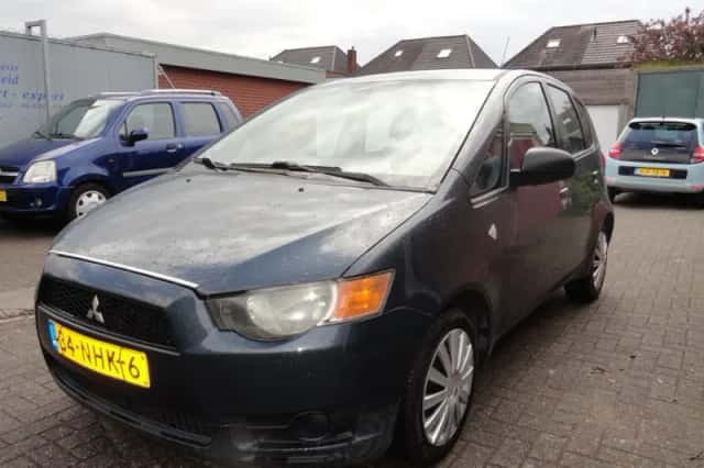 Mitsubishi Colt (2010) thumbnail 2