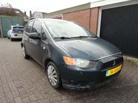 Mitsubishi Colt (2010) thumbnail 3