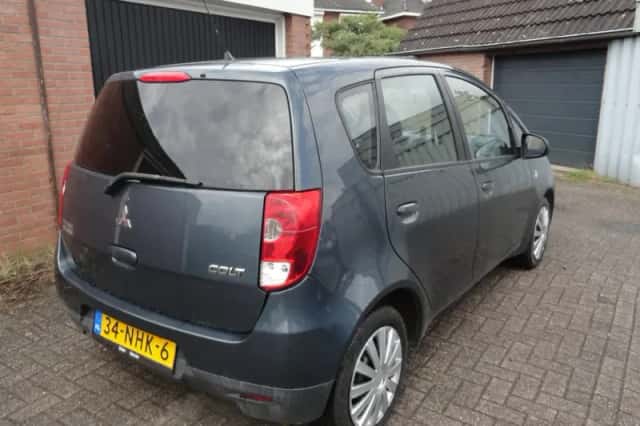 Mitsubishi Colt (2010) thumbnail 5