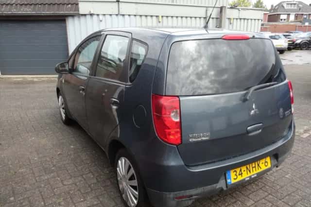 Mitsubishi Colt (2010) thumbnail 6