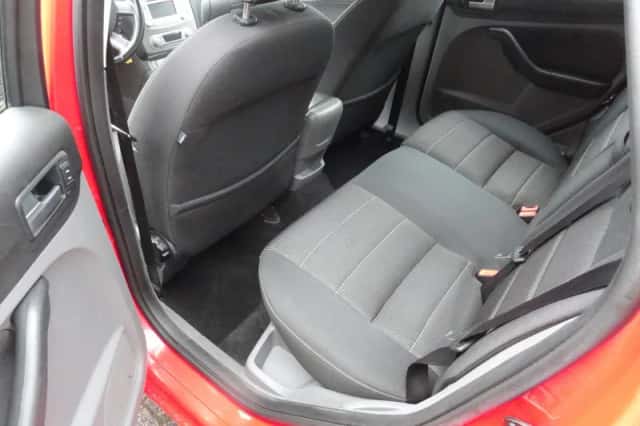 Ford Focus (2009) thumbnail 8