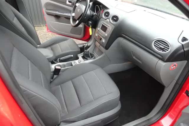 Ford Focus (2009) thumbnail 9