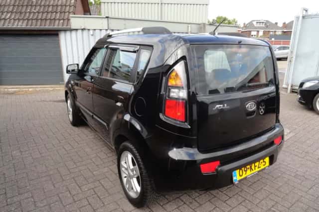Kia Soul (2009) thumbnail 5