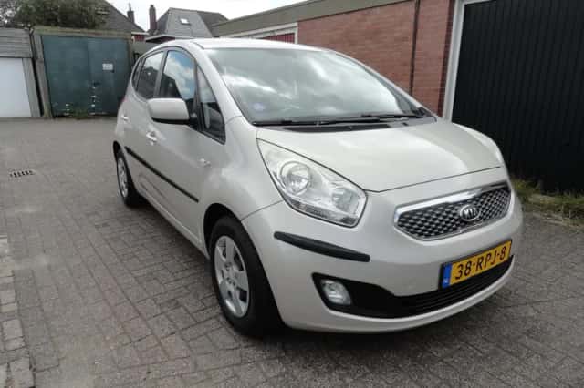 Kia Venga (2011) thumbnail 2