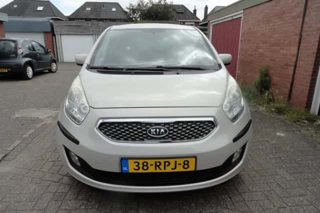 Kia Venga (2011) thumbnail 3