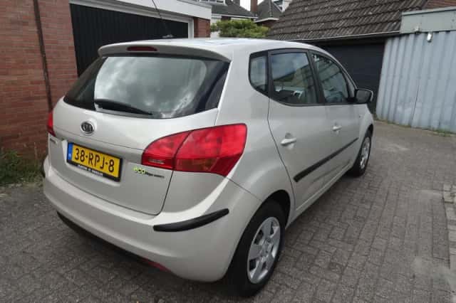 Kia Venga (2011) thumbnail 4