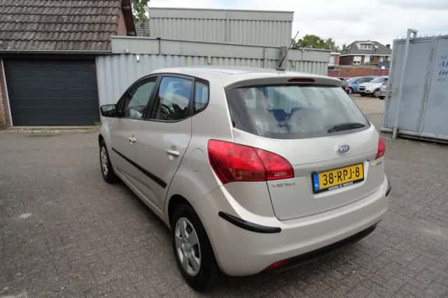 Kia Venga (2011) thumbnail 5