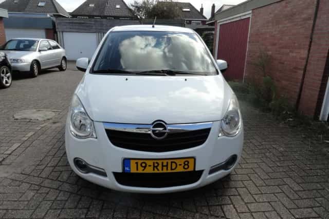 Opel Agila (2011) thumbnail 3