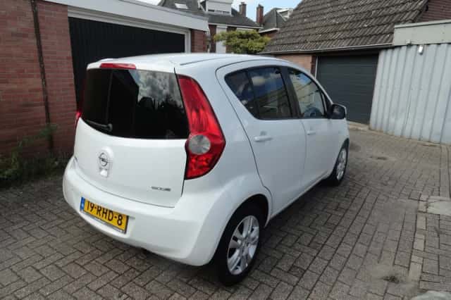 Opel Agila (2011) thumbnail 4