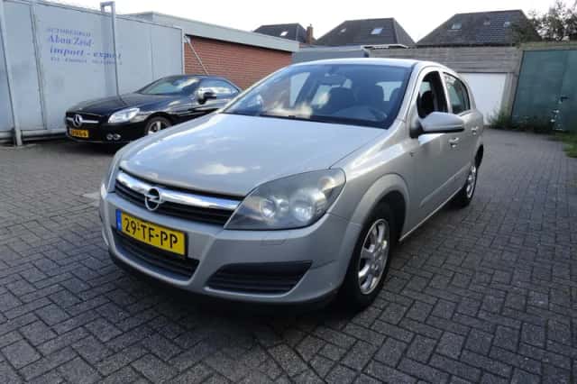 Opel Astra (2006) thumbnail 1