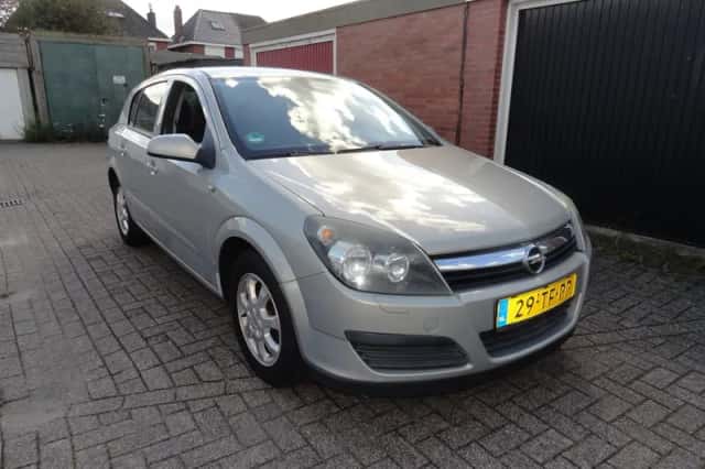Opel Astra (2006) thumbnail 2