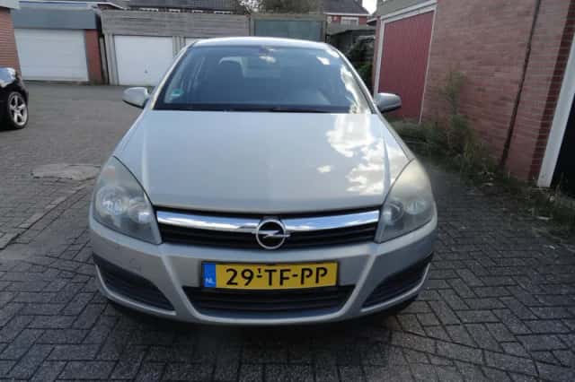 Opel Astra (2006) thumbnail 3