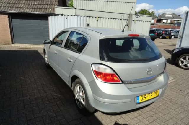 Opel Astra (2006) thumbnail 5