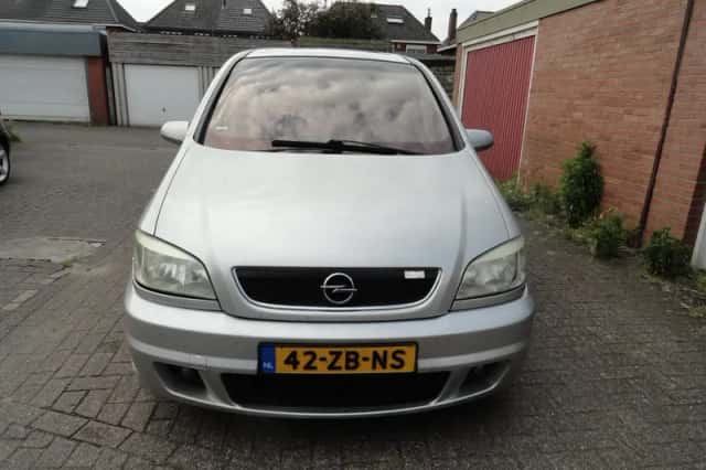Opel Zafira (2002) thumbnail 3